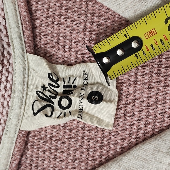 Jadelynn Brooke Textured Knit Sweater in Pink and Cream - Picture 10 of 14